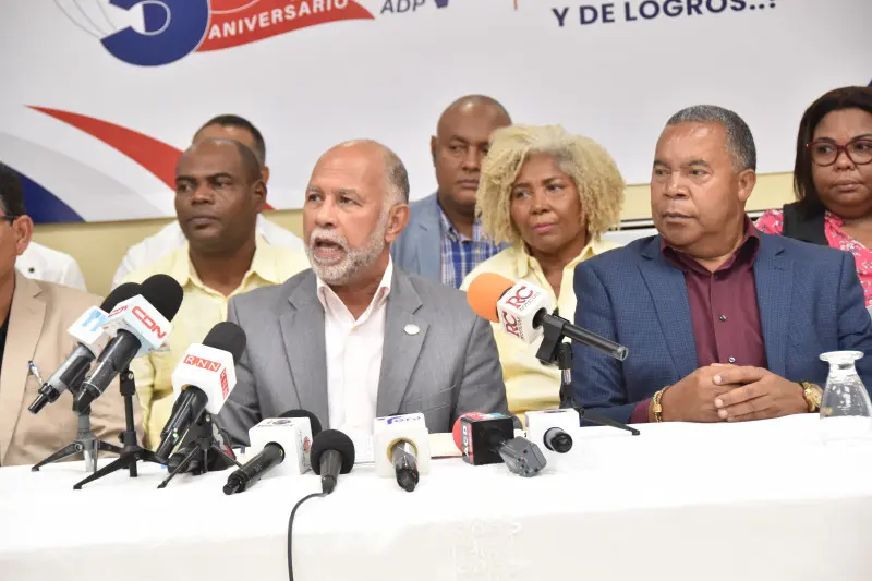 La Asociaci&oacute;n Dominicana de Profesores ADP (fuente List&iacute;n Diario).