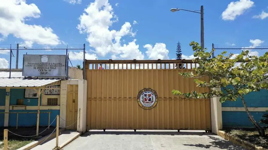 Fachada el Centro de Correcci&oacute;n y Rehabilitaci&oacute;n (CCR) El Pinito, La Vega