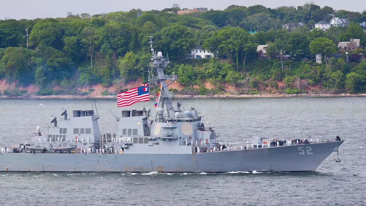 El blanco de la maniobra fue el buque USS Jason Dunham, un destructor de misiles guiados Aegis de la clase Arleigh Burke l foto externa
