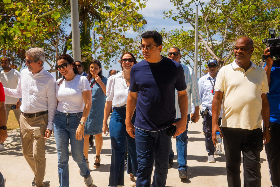 David Collado anuncia inauguraci&oacute;n pr&oacute;xima del Parque Submarino La Caleta en Boca Chica