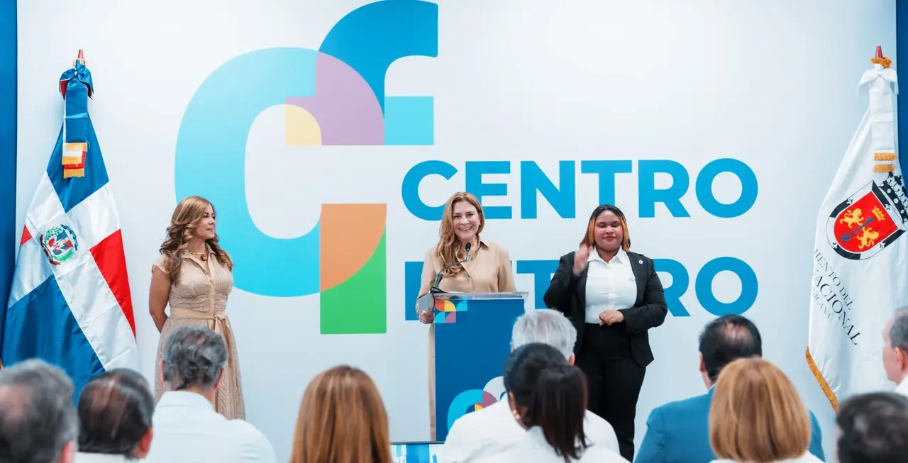 Alcaldesa Carolina Mej&iacute;a destaca el impulso formaci&oacute;n t&eacute;cnica gratuita para m&aacute;s de 700 j&oacute;venes en Cristo Rey | FOTO: EQUIPO DE TRABAJO DE CAROLINA MEJ&Iacute;A