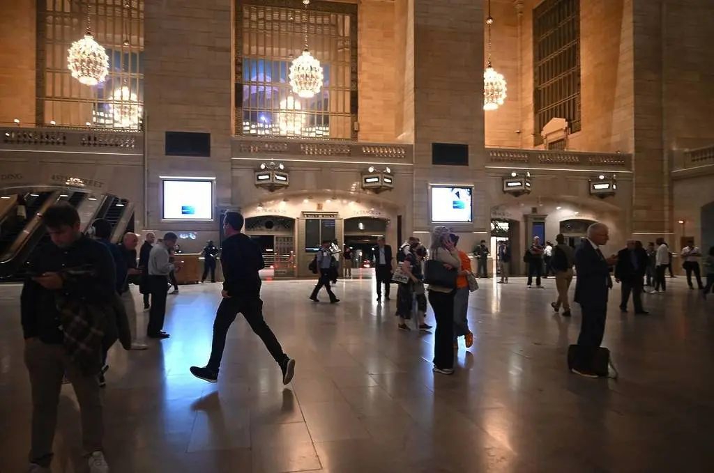 Restablecen servicio el&eacute;ctrico en estaci&oacute;n Grand Central tras breve apag&oacute;n