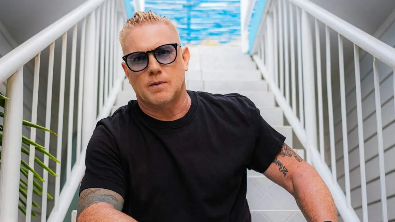 Justin James | foto externa