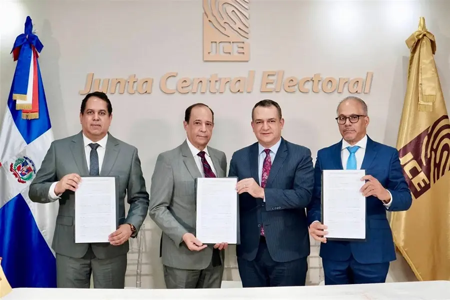 JCE y consorcio EMDOC firman contrato para renovaci&oacute;n de la C&eacute;dula de Identidad y Electoral