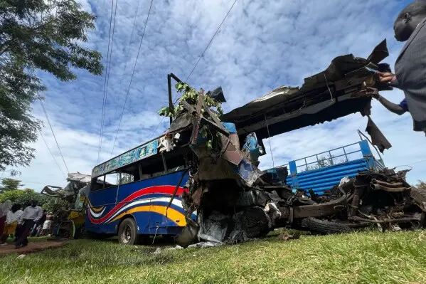 Al menos 46 personas mueren en accidente entre dos autobuses en el oeste de Uganda