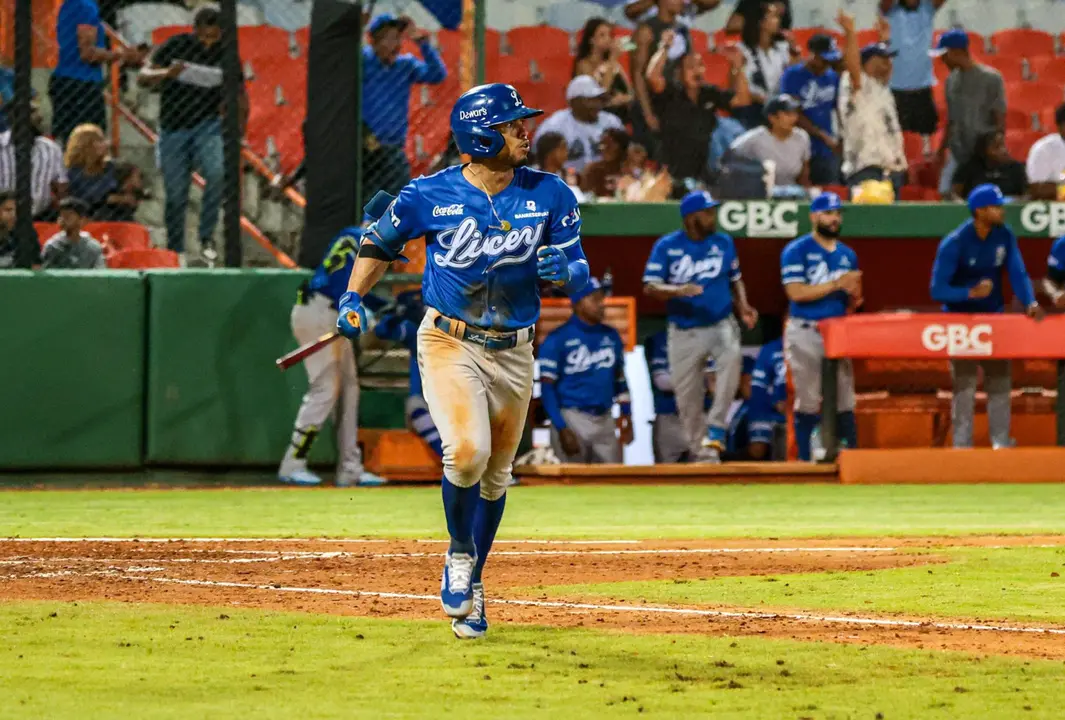 Licey amarga a los Toros en La Romana Festival ofensivo azul culmina con aplastante 8-2 | FOTO: TIGRES DEL LICEY