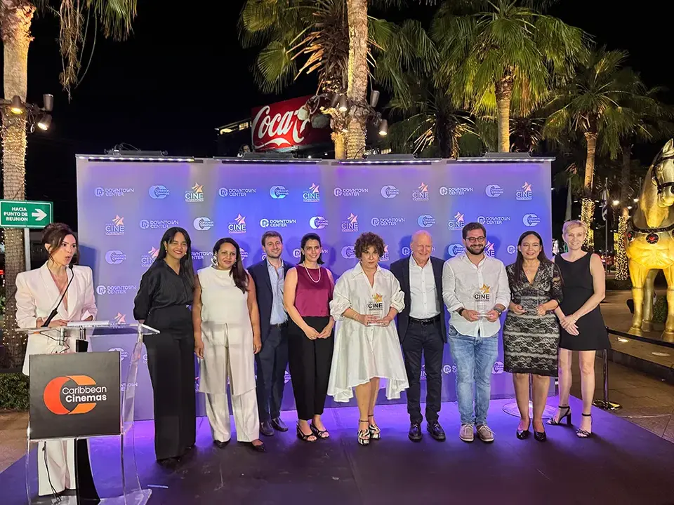 Develaci&oacute;n de estrellas en la quinta edici&oacute;n del Paseo del Cine Dominicano en Downtown Center | FOTO EXTERNA