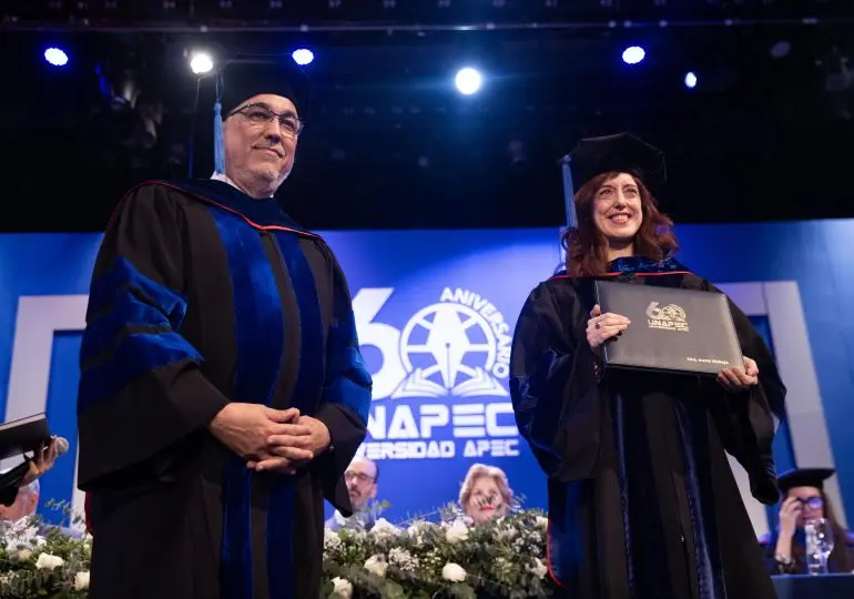 La escritora Irene Vallejo durante su investidura como doctora honoris causa en la Universidad APEC | FOTO EXTERNA