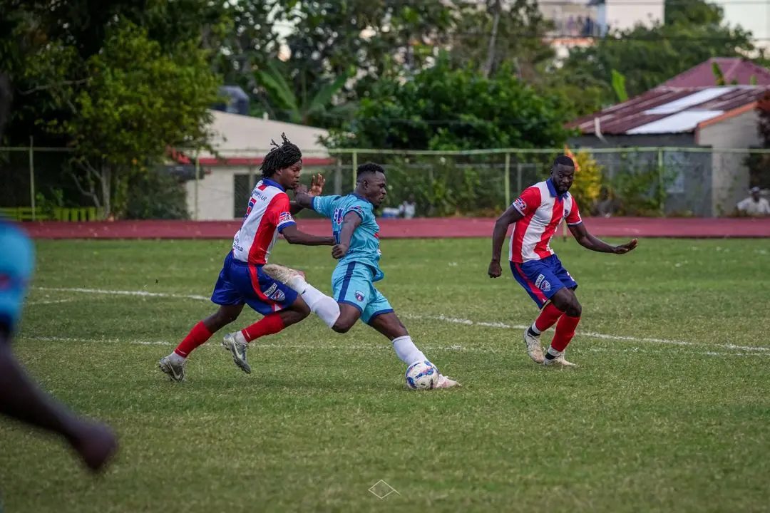 Con un final cargado de emoci&oacute;n, Salcedo FC super&oacute; a Delfines del Este con un marcador de 2-0, asegurando su clasificaci&oacute;n a la fase de Liguilla de la LDF. | FOTO EXTERNA