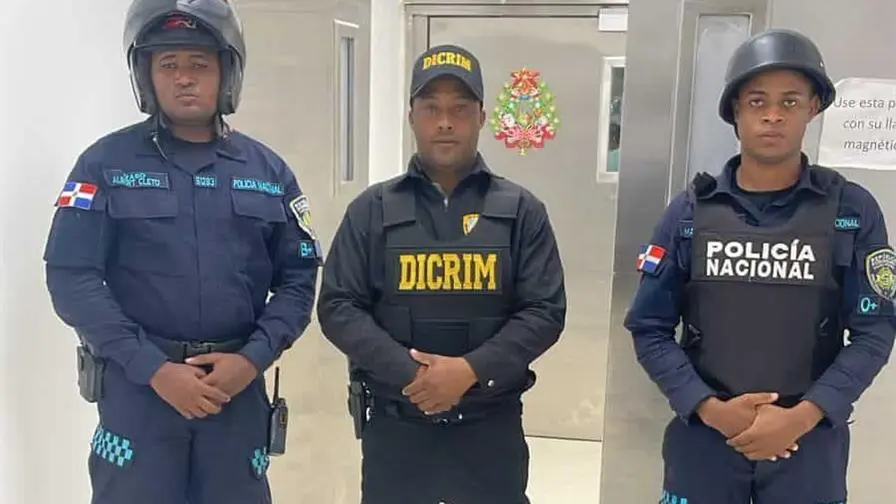 Agentes policiales custodiando hab. d&oacute;nde Brayan Juan Pablo Rosa est&aacute; siendo hospitalizado | FOTO EXTERNA