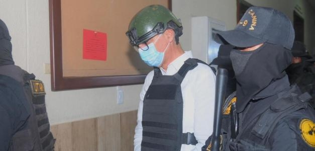 Imputados en el caso SeNaSa siendo trasladados al Centro de Correcci&oacute;n y Rehabilitaci&oacute;n de Najayo | FOTO EXTERNA