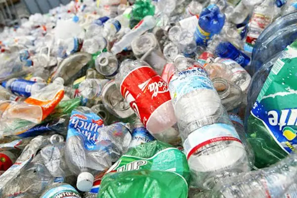 La normativa busca eliminar gradualmente los envases contaminantes de las calles. | FOTO EXTERNA