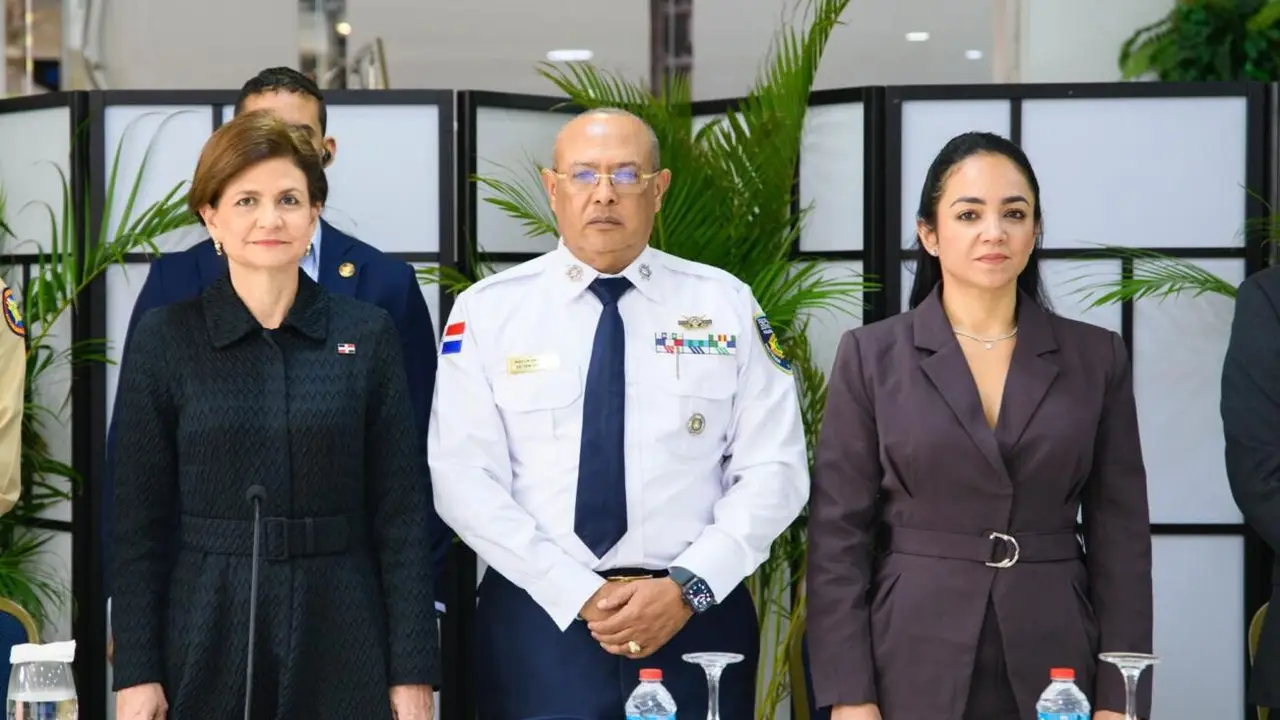 La ministra Faride Raful ofreci&oacute; los detalles tras la reuni&oacute;n en el Palacio de la Polic&iacute;a. | FOTO EXTERNA
