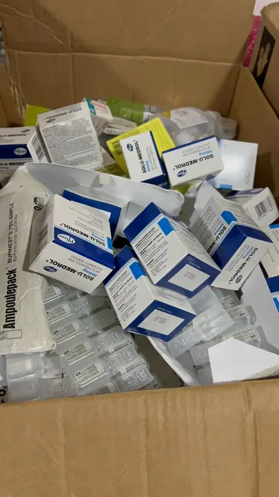 Cientos de medicamentos donados fueron encontrados caducados en un armario cerrado bajo llave | FOTO EXTERNA