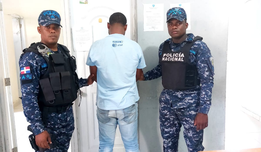 Al detenido se le ocup&oacute; dinero en efectivo y billetes de juguete durante el arresto. | FOTO EXTERNA
