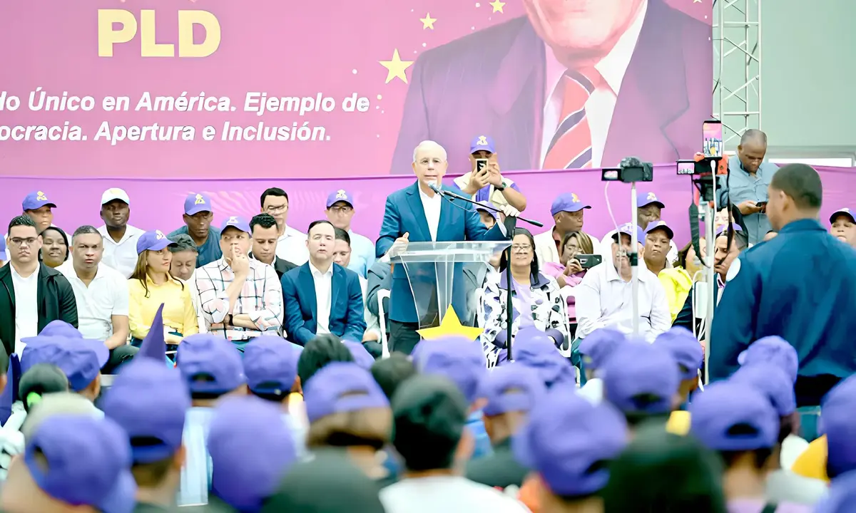 Danilo Medina jurament&oacute; a nuevos miembros en Santo Domingo Norte y fij&oacute; la l&iacute;nea electoral del partido. | FOTO EXTERNA
