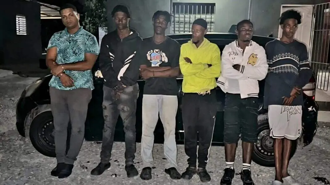 Miembros del Ej&eacute;rcito custodian a los detenidos en la Fortaleza 19 de Marzo. | FOTO EXTERNA
