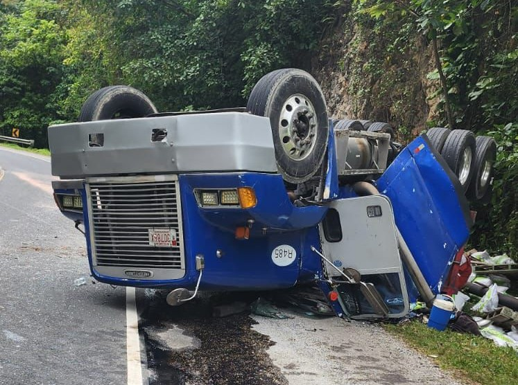 El accidente ocurri&oacute; en el kil&oacute;metro 80 de la Autopista del Nordeste, cerca de Guaraguao. | FOTO EXTERNA