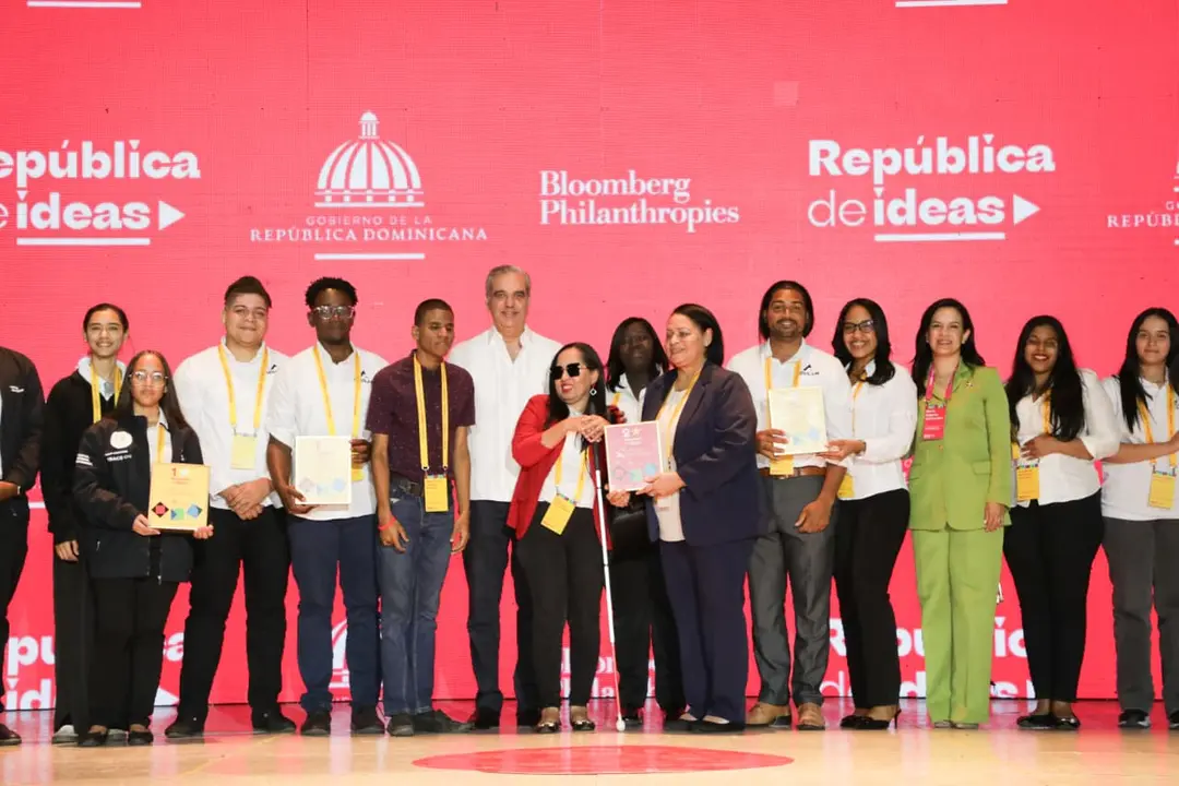 El presidente Abinader premi&oacute; a los seis proyectos ganadores que aportar&aacute;n a la Meta RD 2036. | FOTO EXTERNA