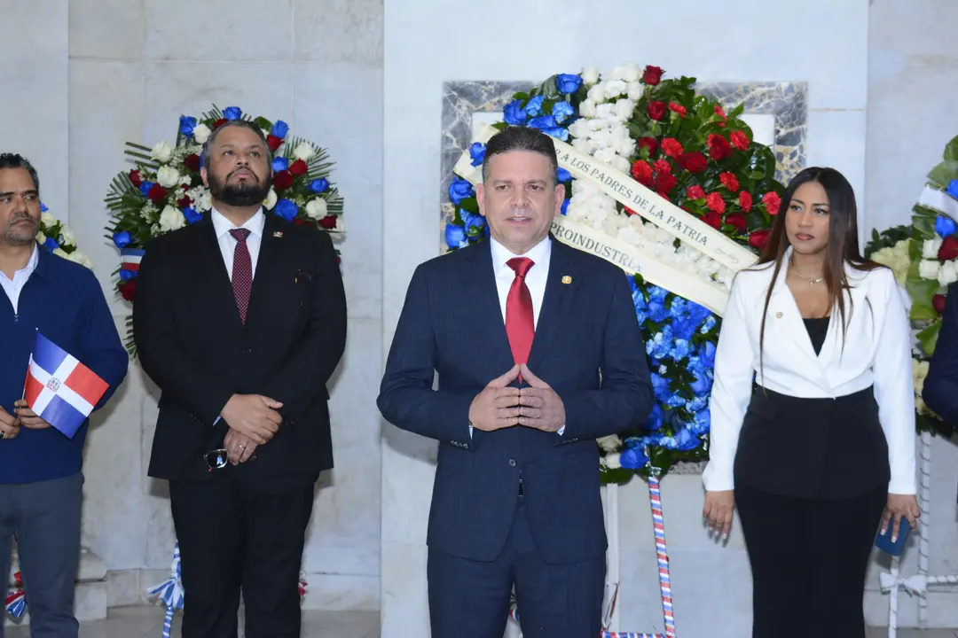 Directivos y colaboradores participaron en el solemne acto que forma parte de las actividades del Mes de la Patria. | FOTO INSTITUCIONAL