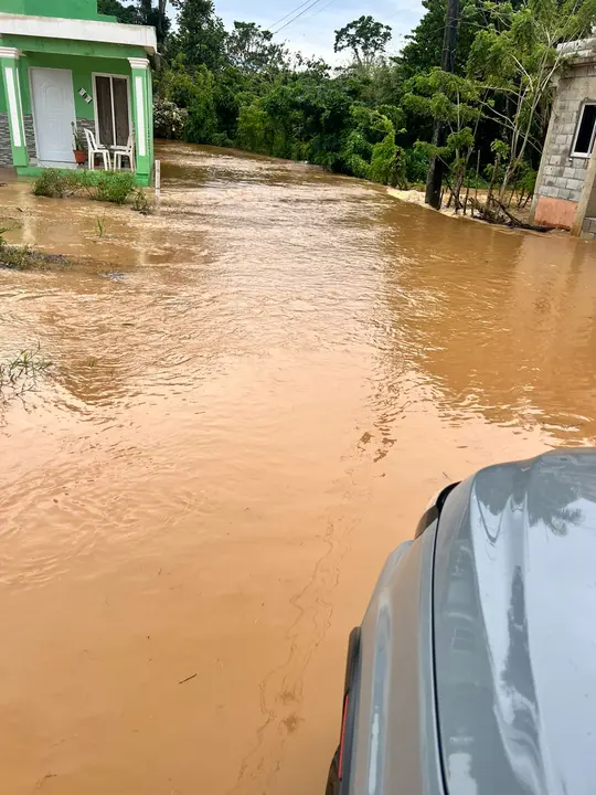 Las lluvias han provocado el desbordamiento de r&iacute;os y el colapso de viviendas en Gaspar Hern&aacute;ndez y Puerto Plata. | FOTO: FUENTE EXTERNA
