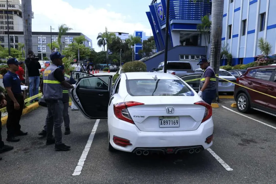 Veh&iacute;culo Honda Civic recuperado por las autoridades policiales. | FOTO EXTERNA