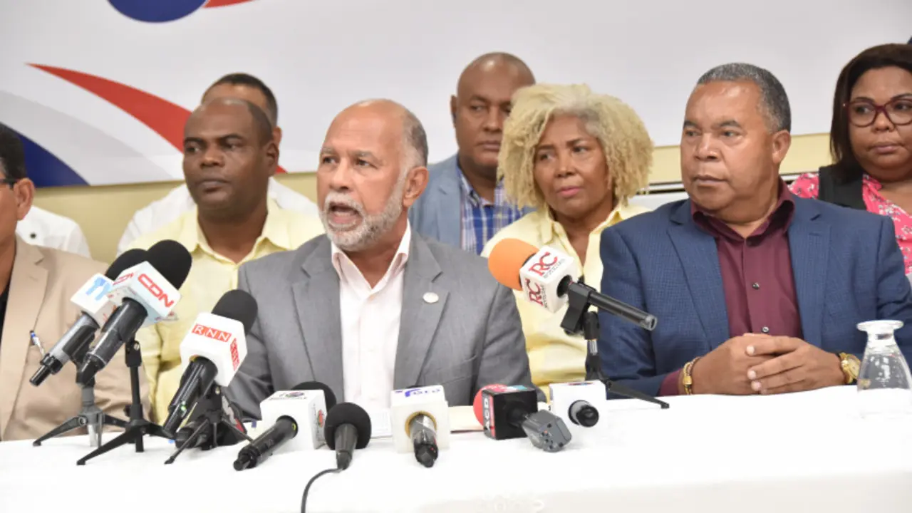 La Asociaci&oacute;n Dominicana de Profesores ADP (fuente List&iacute;n Diario).