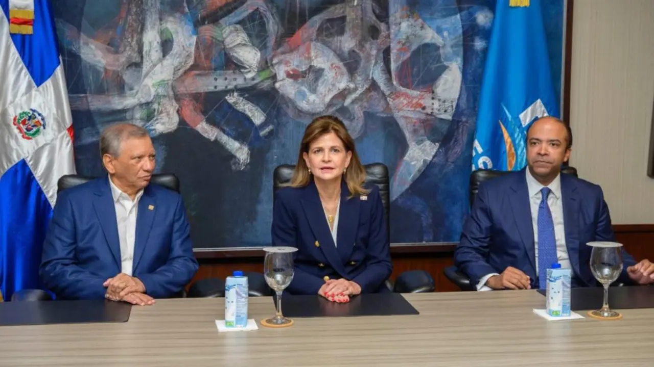 Vicepresidenta juramenta a Leonardo Aguilera como presidente ejecutivo de Banreservas 02