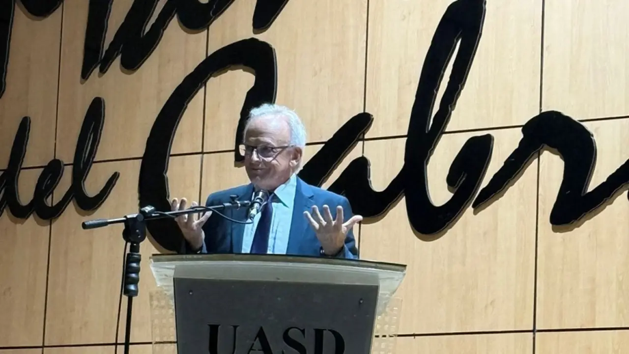 Dr. Juan Antonio Garc&iacute;a Amado l Imagen externa