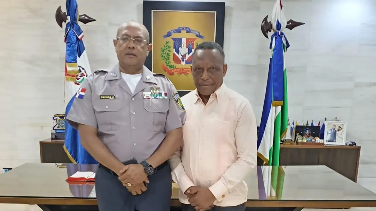 Comisionado Ram&oacute;n Valdez, gira visita al director PN para garantizar seguridad carteleras de boxeo