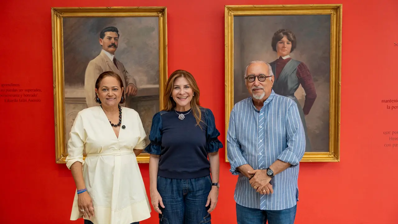 Carolina visita el Centro Le&oacute;n y reafirma su compromiso con la cultura dominicana 4