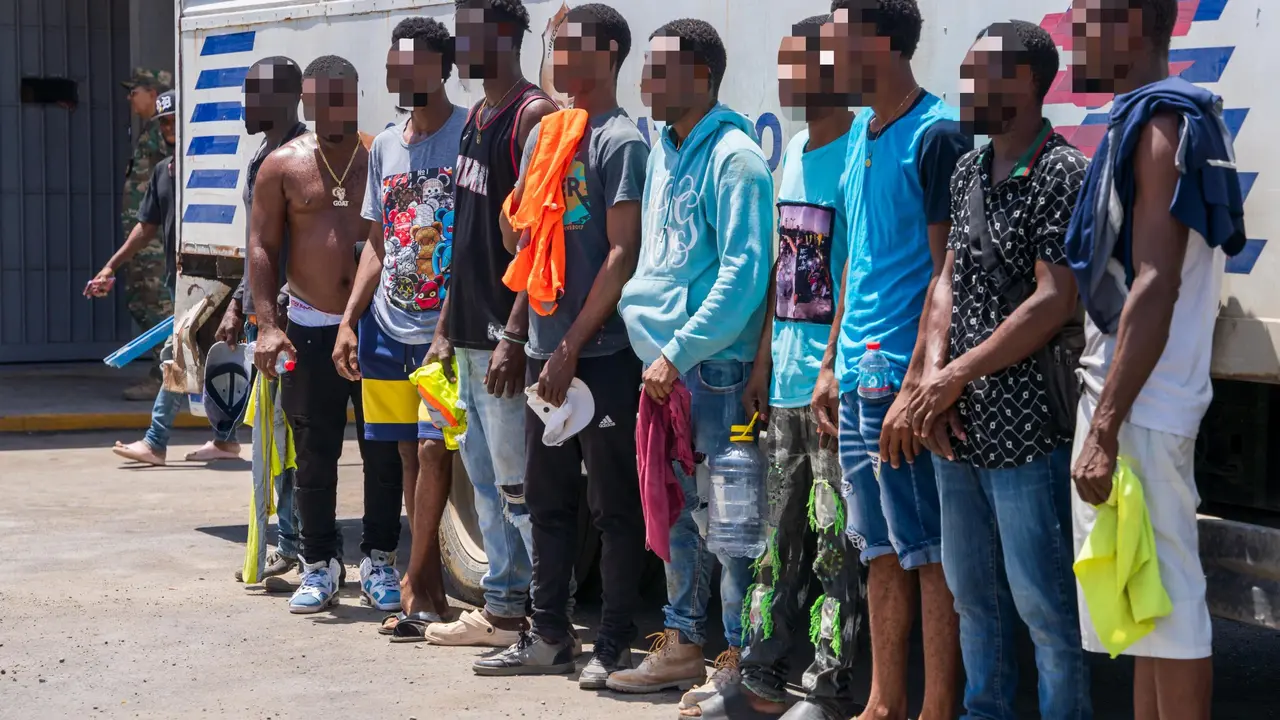 DGM informa deportaci&oacute;n de 1,174 nacionales haitianos indocumentados y la detenci&oacute;n de otros 886 individuos. | FUENTE DGM