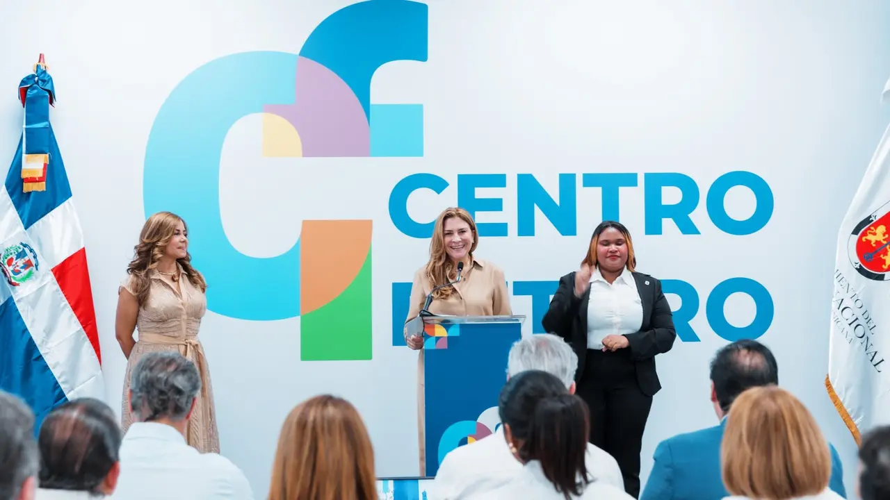 Alcaldesa Carolina Mej&iacute;a destaca el impulso formaci&oacute;n t&eacute;cnica gratuita para m&aacute;s de 700 j&oacute;venes en Cristo Rey | FOTO: EQUIPO DE TRABAJO DE CAROLINA MEJ&Iacute;A