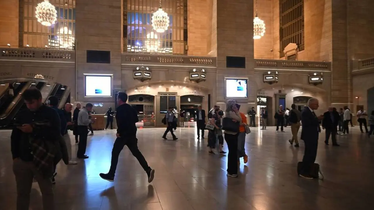 Restablecen servicio el&eacute;ctrico en estaci&oacute;n Grand Central tras breve apag&oacute;n