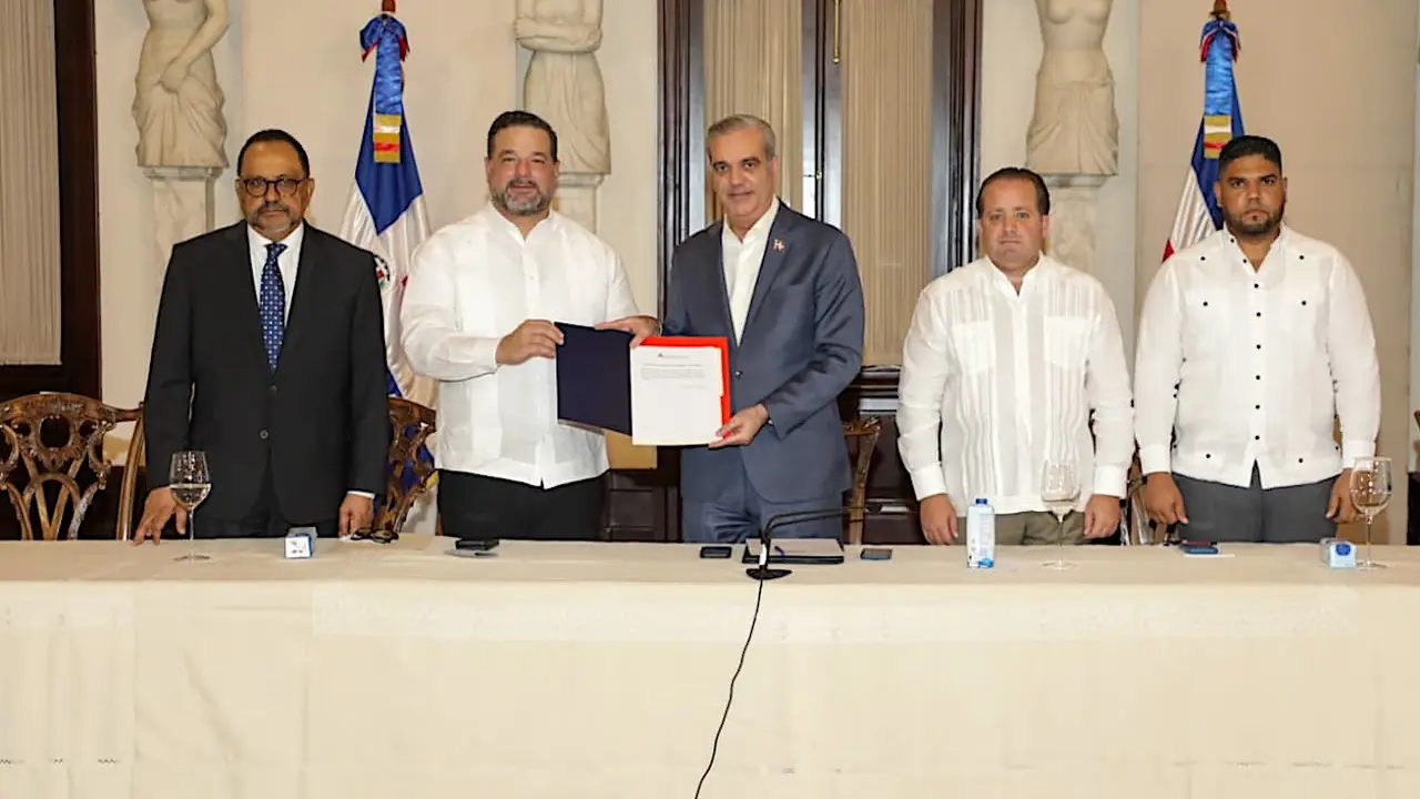 Presidente Abinader anuncia inicio titulaci&oacute;n de m&aacute;s de 43 millones de metros cuadrados | Foto: presidencia.gob