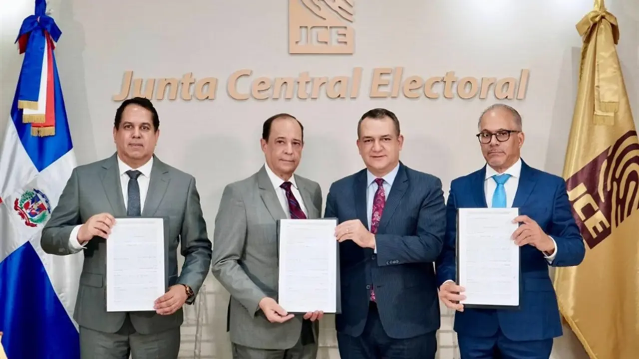 JCE y consorcio EMDOC firman contrato para renovaci&oacute;n de la C&eacute;dula de Identidad y Electoral