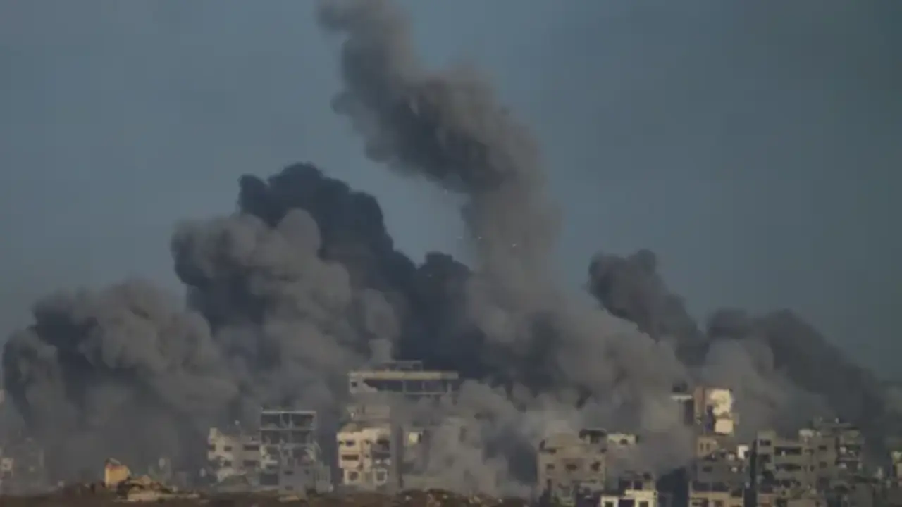 Diez muertos durante nuevos bombardeos nocturnos en Gaza pese a negociaciones de alto el fuego