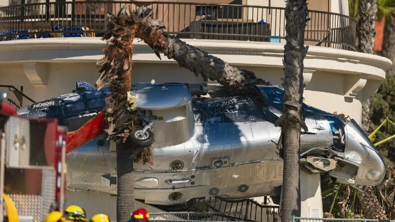 Helic&oacute;ptero cae en Huntington Beach y deja cinco heridos en California | Foto externa.