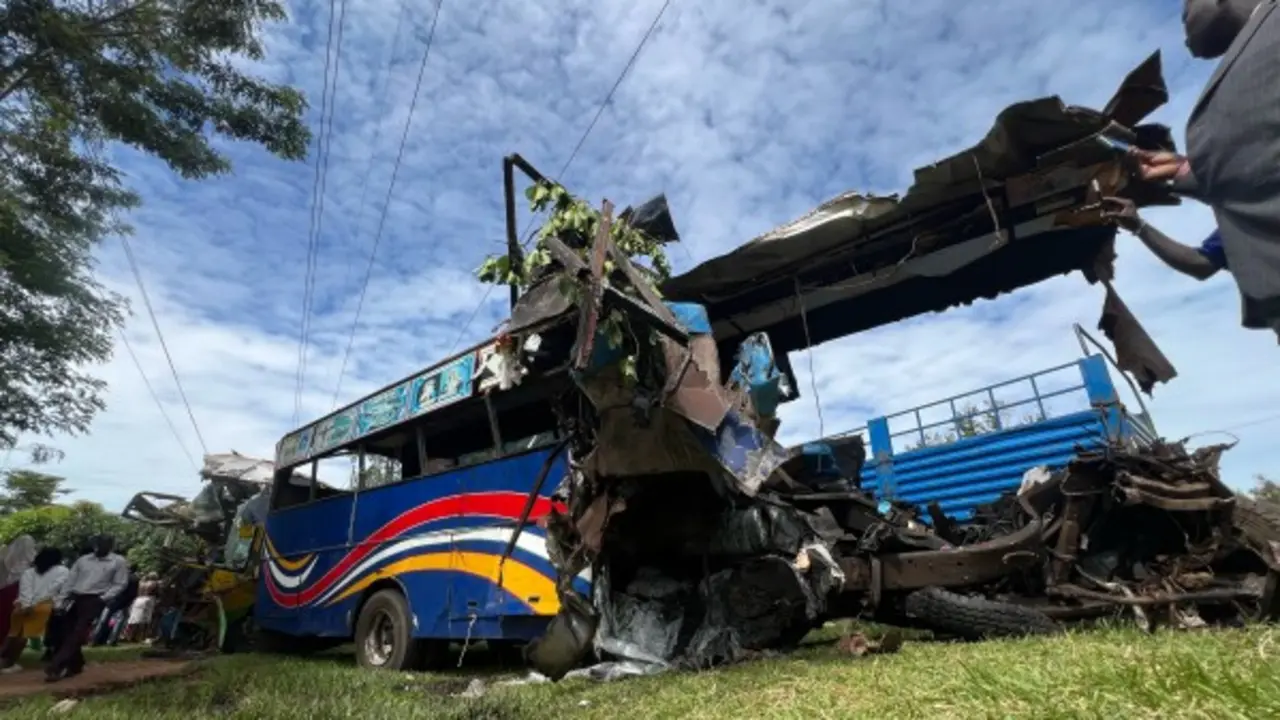 Al menos 46 personas mueren en accidente entre dos autobuses en el oeste de Uganda