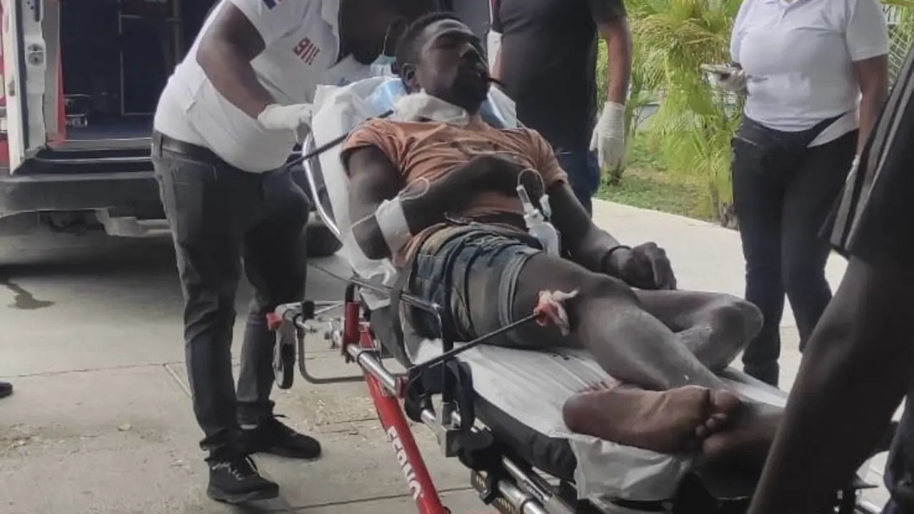 Hombre haitiano gravemente herido durante operativo de Migraci&oacute;n en La Descubierta