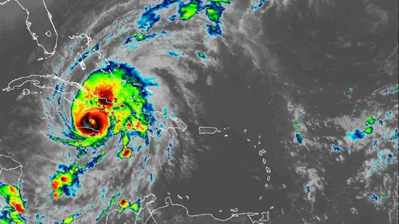 El ojo del poderoso sistema cicl&oacute;nico impact&oacute; el oriente cubano con vientos sostenidos de 195 km/h. | FOTO EXTERNA