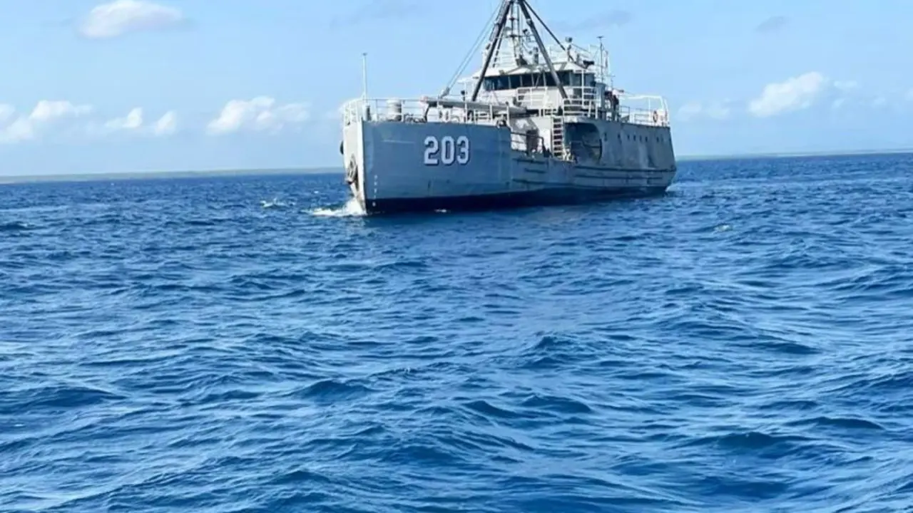 Armada Dominicana frustra pesca ilegal frente a Montecristi e intercepta embarcaci&oacute;n haitiana | FOTOS EXTERNA
