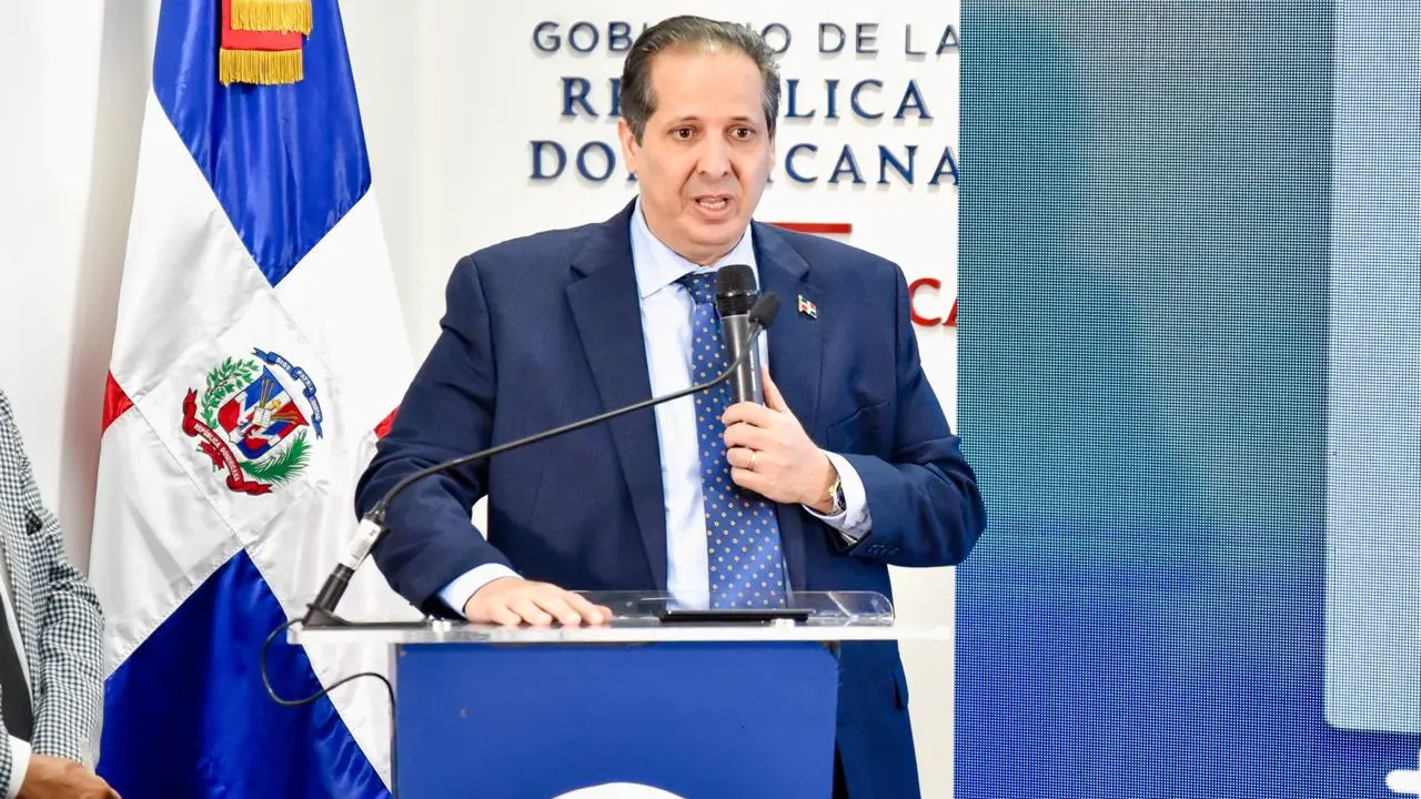 El ministro de Salud reitera el llamado a vacunar a los grupos de riesgo antes de que aumente la circulaci&oacute;n del virus | FOTO EXTERNA
