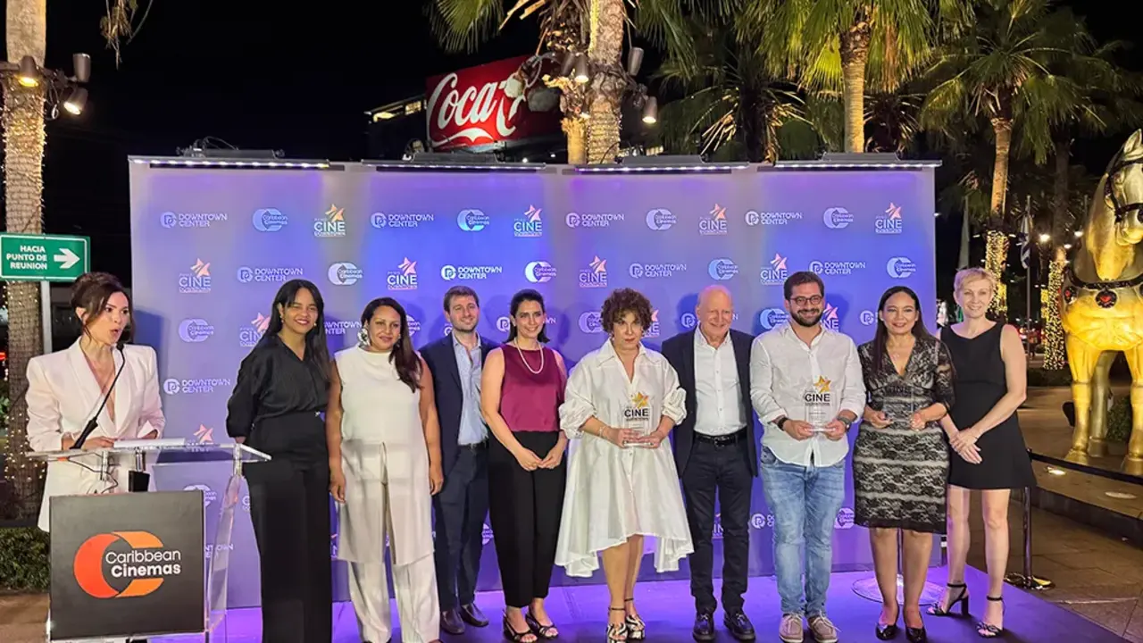 Develaci&oacute;n de estrellas en la quinta edici&oacute;n del Paseo del Cine Dominicano en Downtown Center | FOTO EXTERNA