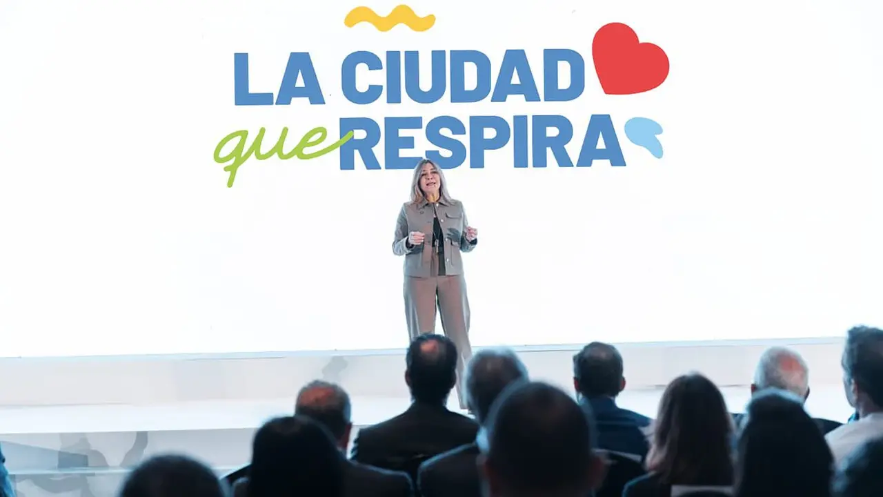 : La alcaldesa Carolina Mej&iacute;a durante la presentaci&oacute;n de "La Ciudad que Respira" | FOTO EXTERNA
