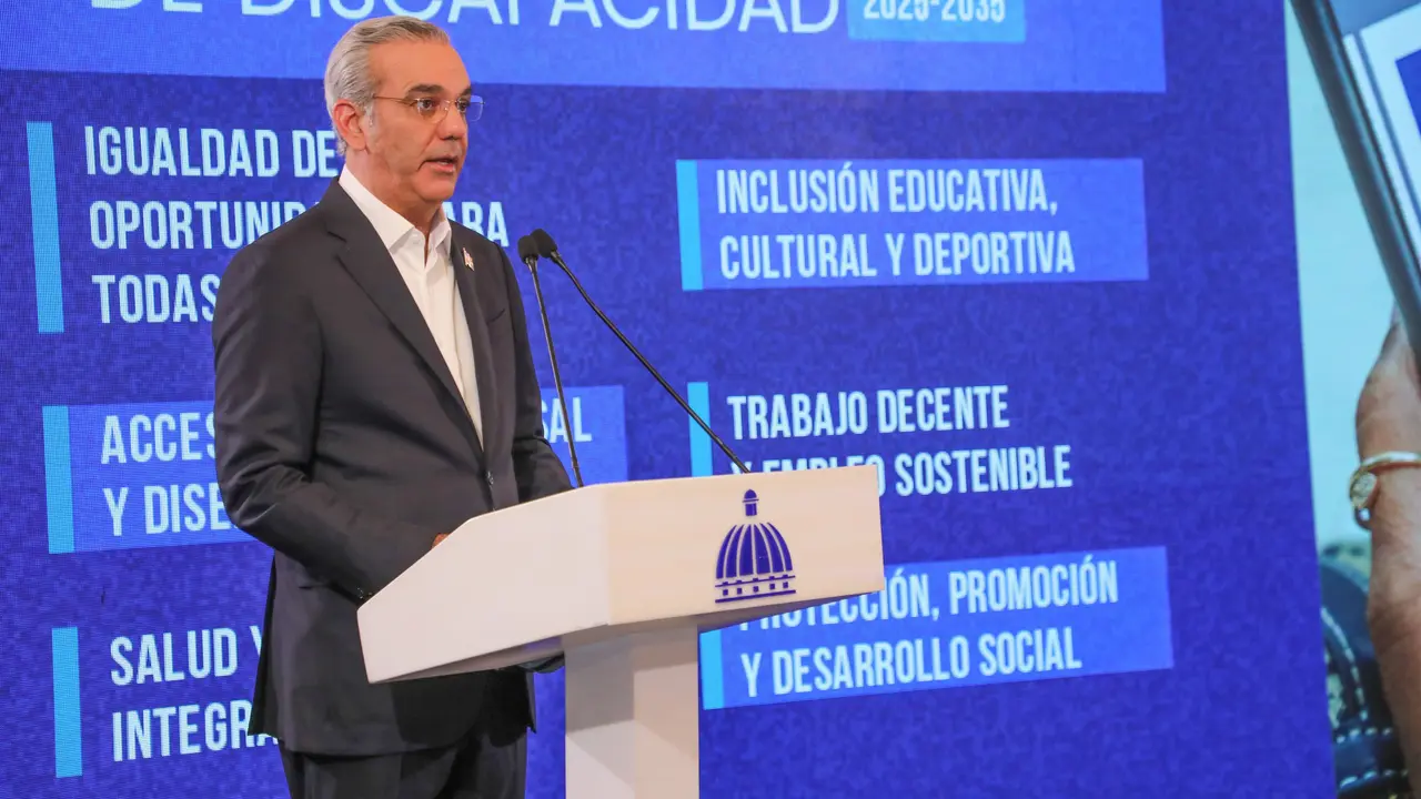 El presidente Luis Abinader durante la presentaci&oacute;n del Plan Nacional de Discapacidad, una pol&iacute;tica p&uacute;blica con proyecci&oacute;n a diez a&ntilde;os | FOTO EXTERNA.