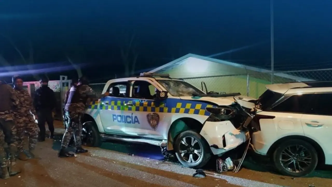La unidad patrullera involucrada en el accidente fatal en El Lim&oacute;n, Villa Gonz&aacute;lez, que dej&oacute; un muerto y un herido | FOTO EXTERNA.