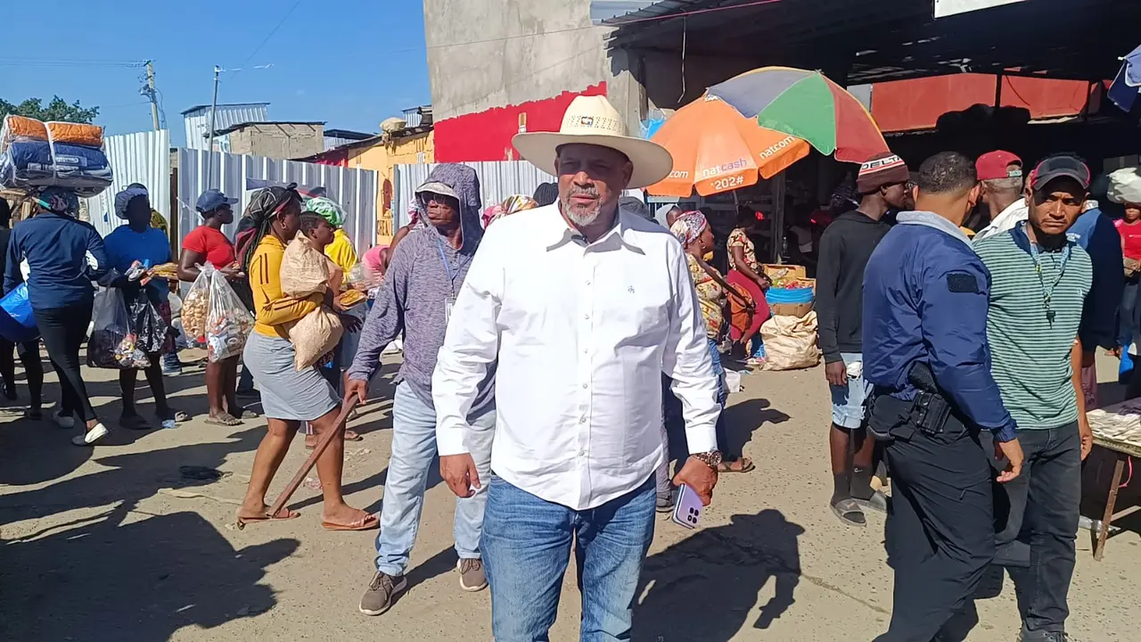 Mercado binacional de Dajab&oacute;n, declarado en estado de emergencia por la masiva afluencia de comerciantes que supera su capacidad | FOTO EXTERNA.