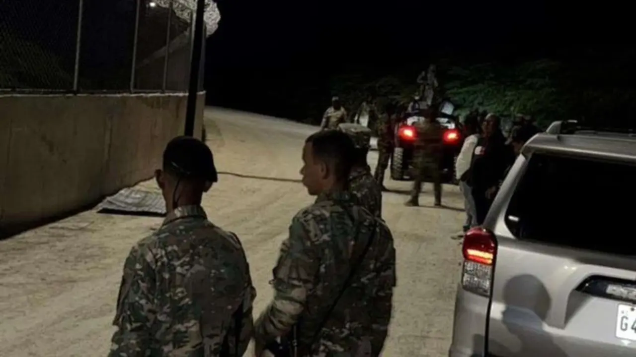 Soldados dominicanos patrullando la franja fronteriza cerca de Dajab&oacute;n | FOTO EXTERNA