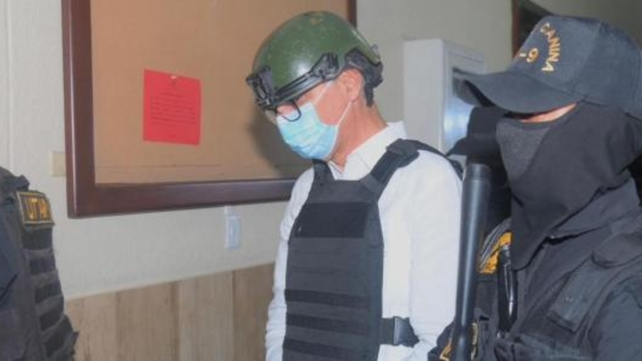 Imputados en el caso SeNaSa siendo trasladados al Centro de Correcci&oacute;n y Rehabilitaci&oacute;n de Najayo | FOTO EXTERNA